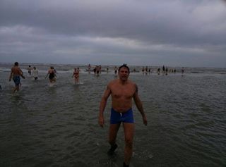 Marcel cooling down Nieuwjaarsduik 2014
